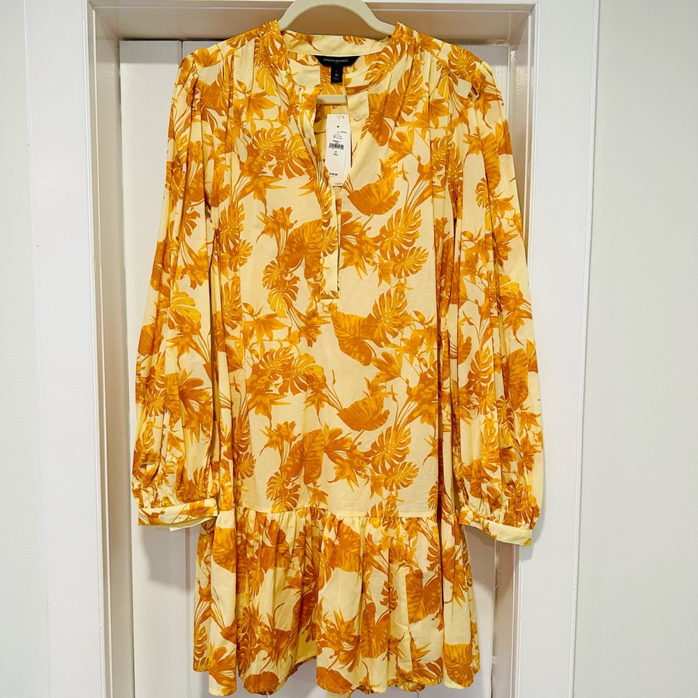 Banana Republic Cream & Gold Bell Sleeved Dress w/ Tags